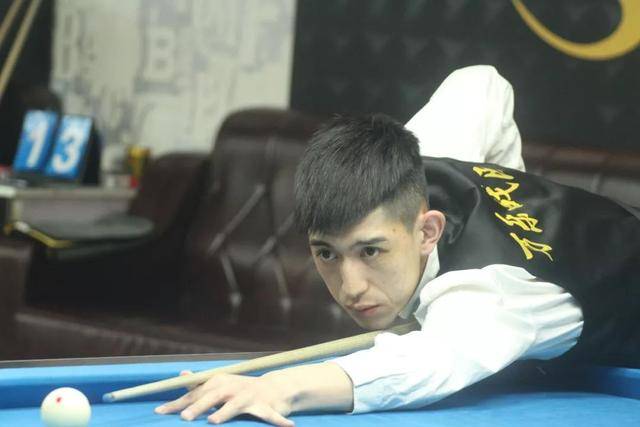 在这个足球 在这个足球